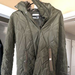 Levi's XS olive green quilted jacket!